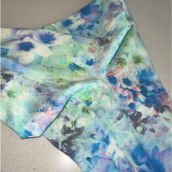 ALO Yoga Pastel Flower Leggings - Picture 6 of 6